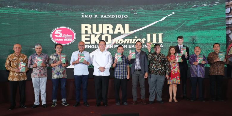 Peluncuran dan bedah buku Rural Economics III: Menguatkan Pilar Ekonomi Desa bersama Menteri Desa, PDT dan Transmigrasi Eko P. Sandjojo di Balai Makarti Muktitama, Jakarta, Selasa (15/10/2019). 
Buku seri ke-3 dari Trilogi Rural Economics ini mengulas pemikiran Eko P. Sandjojo selama menjabat sebagai Menteri Desa, PDT, dan Transmigrasi.Foto: Matin/Kemendes PDTT