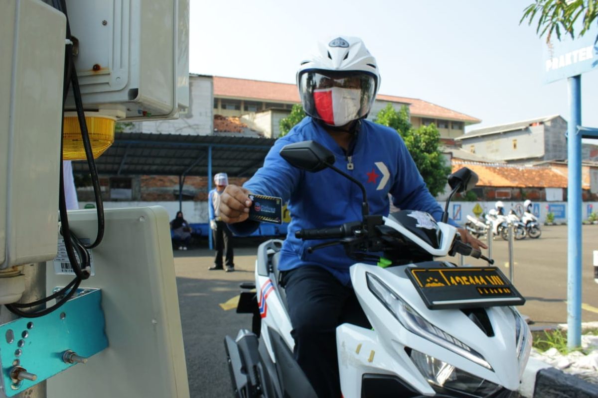 Kartu RFID yang digunakan untuk pengujian SIM Motor