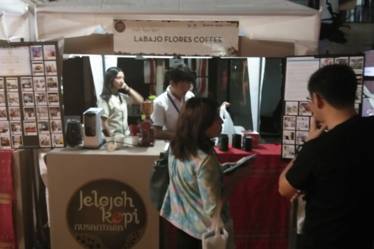 Stand La Bajo Flores Coffee di Festival Kopi Nusantara yang digelar Harian Kompas di Bentara Budaya Jakarta, Kamis (19/7/2018). Festival berlangsung 19-22 Juni 2018.