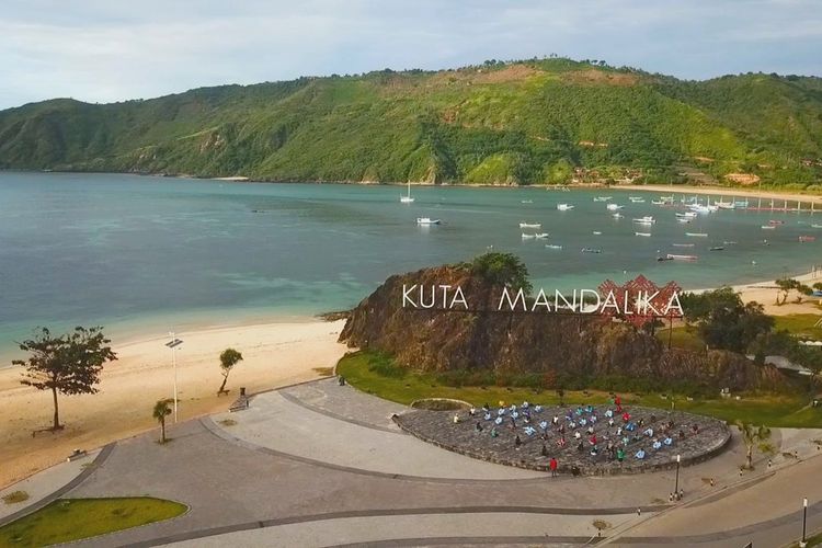 Kawasan Ekonomi Khusus (KEK) Mandalika, Kuta Lombok, NTB merupakan kawasan cantik dan diincar para investor,  kawasan Kuta Mandalika yang memiliki kawasan pantai yang menawan dengan pasir putih yang mempesona. Sirkuit MotoGP tengah di bangun di kawasan ini.