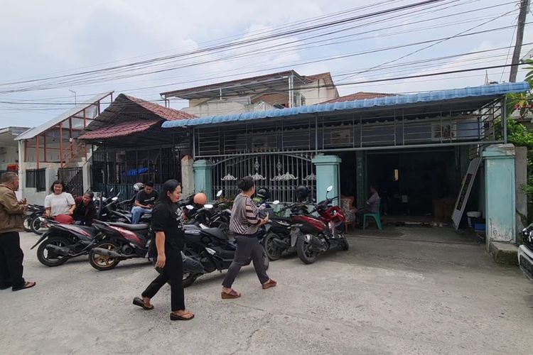 Tangis Keluarga Eks Istri Polisi yang Akhiri Hidup Pakai Pistol di Medan: Pak Kapolri Tolong Lah, Lihat Anggotamu
