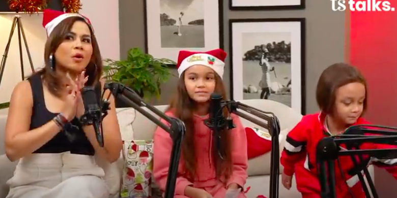 Melaney Ricardo bersama dua anaknya, Chloe dan Courage, saat jadi bintang tamu di kanal YouTube TS Media