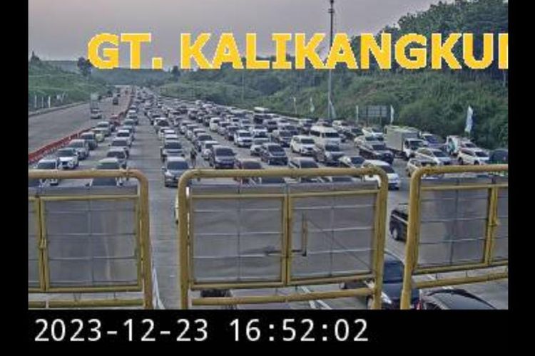Rekaman CCTV di GT Kalikangkung