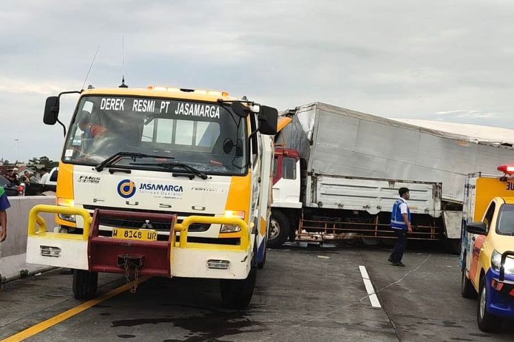 Kecelakaan di Tol Pandaan-Malang, Pengendara Diimbau Keluar Lewat GT Purwodadi