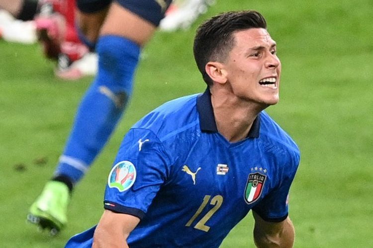 Gelandang Italia, Matteo Pessina, merayakan mencetak gol kedua tim selama perpanjangan waktu dalam pertandingan sepak bola babak 16 besar UEFA EURO 2020 antara Italia dan Austria di Stadion Wembley di London pada 26 Juni 2021.