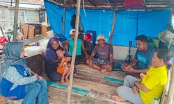 Menerjang Ombak demi Menjaga Akses Keuangan Warga Kepulauan Sulawesi Tengah