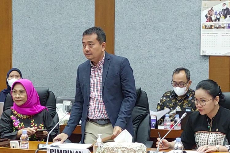 Ketua Komisi X DPR Syaiful Huda dalam konferensi pers mengenai Tragedi Kanjuruhan, di Kompleks Parlemen Senayan, Jakarta, Senin (1/10/2022).