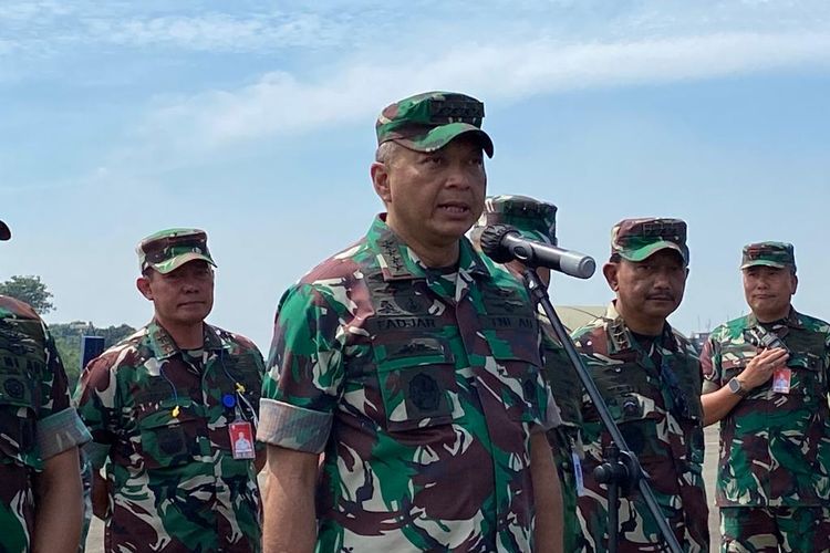 Kepala Staf Angkatan Udara (KSAU) Marsekal Fadjar Prasetyo usai gladi bersih HUT ke-77 TNI AU di Lanud Halimperdanakusuma, Kamis (6/4/2023).