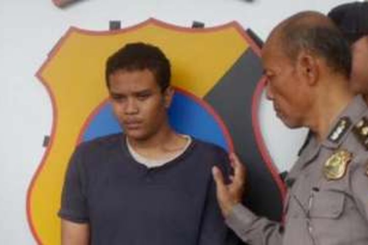 Wahyu Anggara (19), tersangka pembunuhan pengemudi Go-Jek di Tanah Mas, Semarang, Jawa Tengah, ditangkap.
