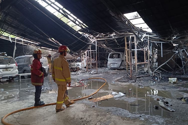 Kebakaran Rumah dan Bengkel Cat Mobil di Tangsel, 4 Mobil Hangus dan Kerugian Ditaksir Rp 1 Miliar