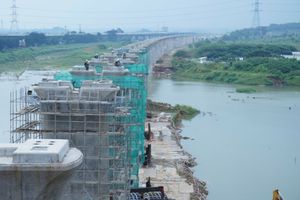 Viral Video Tiang Kereta Cepat Jakarta-Bandung Ambruk, Ini Respons KCIC