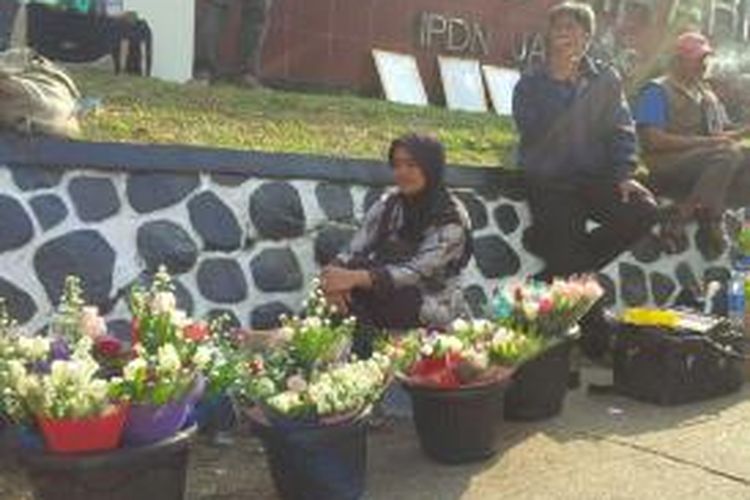 Penjual bunga di IPDN