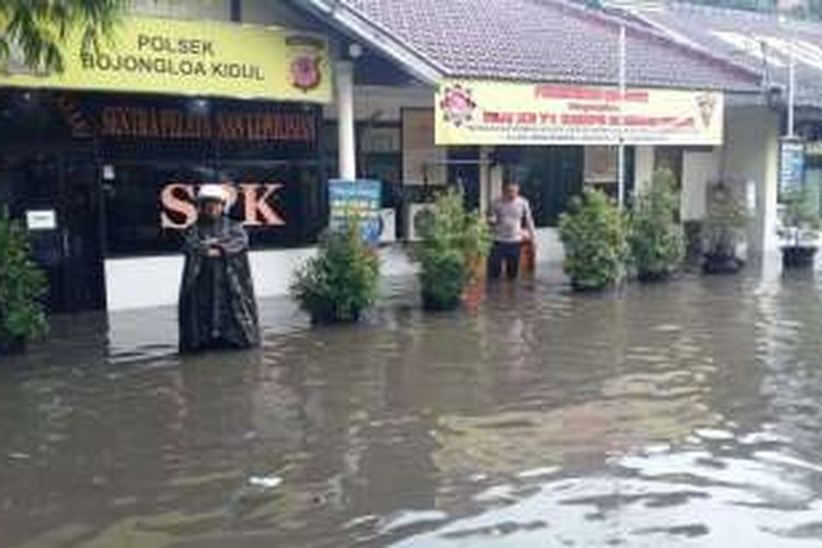 Markas Polsek Bojongloa Kidul, Jalan Peta, Kota Bandung terendam banjir, Selasa (15/11/2016).  DOKUMENTASI POLRESTABES BANDUNG