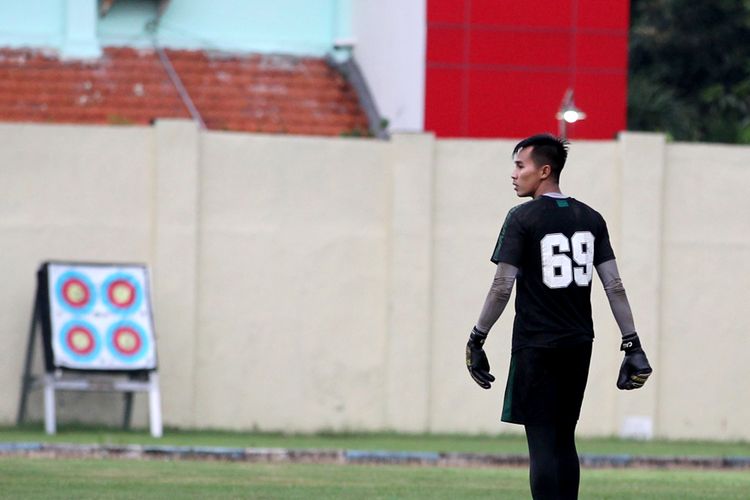 Penjaga Gawang Persebaya Surabaya musim 2020, Angga Saputra.