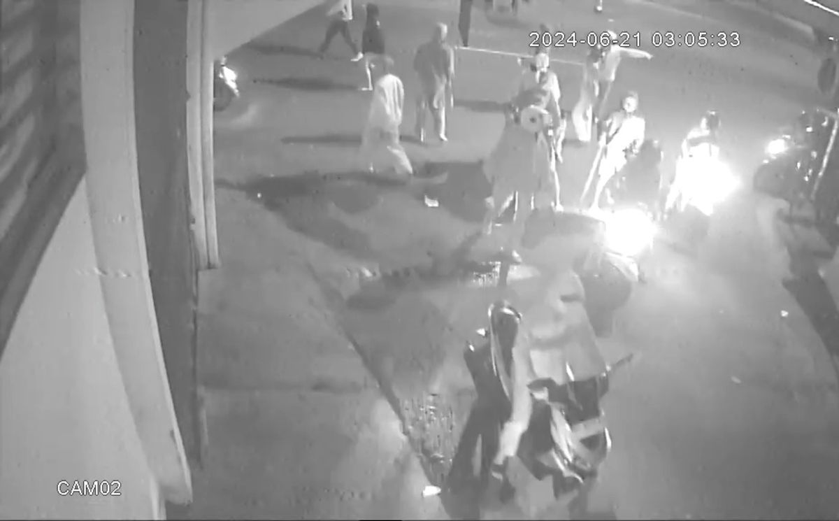 Bawa Sajam, Aksi Tawuran Pemuda di Jalan Veteran Solo Terekam CCTV