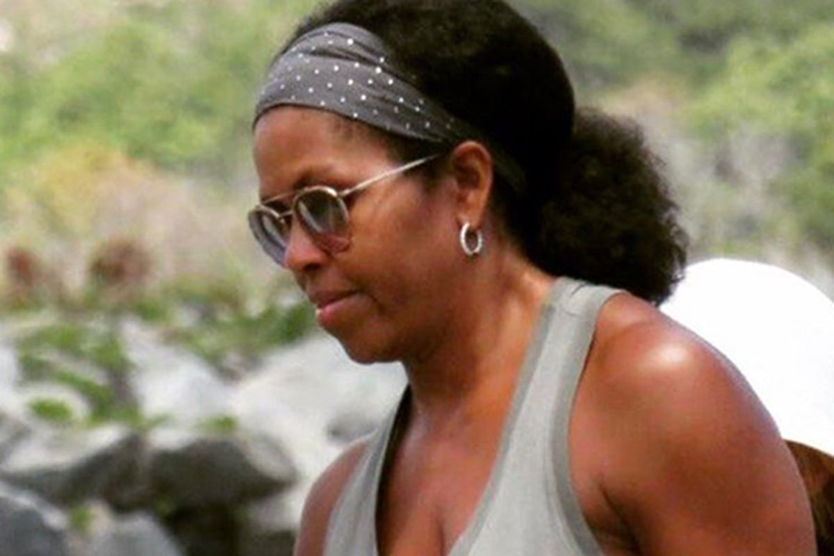 Michelle Obama memperlihatkan rambut keriting