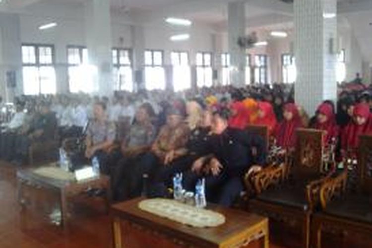 Brimob Kediri, Jawa Timur, memberikan wawasan penguatan Pancasila untuk menangkal faham radikalisme, Kamis (2/4/2015).