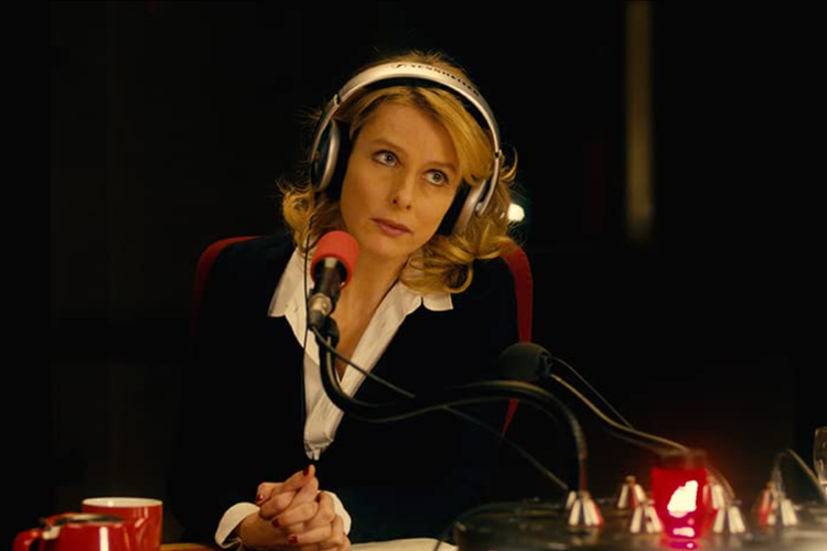 Claire Martin (Karin Viard) dalam film On Air 