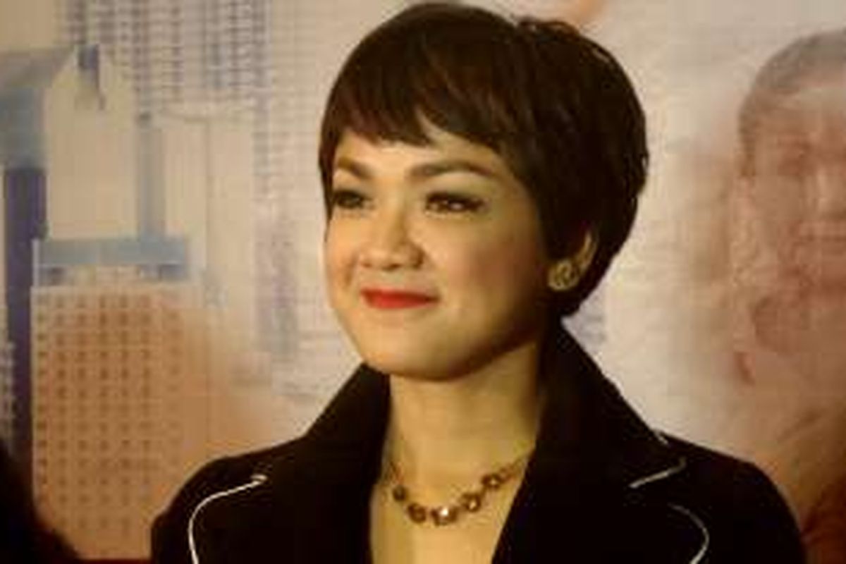 Nirina Zubir hadir pada gala premiere film Aku Ingin Ibu Pulang di Epicentrum XXI, Kuningan, Jakarta Selatan, pada Senin (29/8/2016).