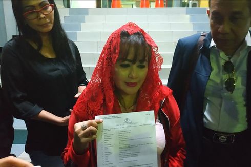 Laporkan Amien Rais, Dewi Tanjung Bawa Bukti Video Seruan “People Power”