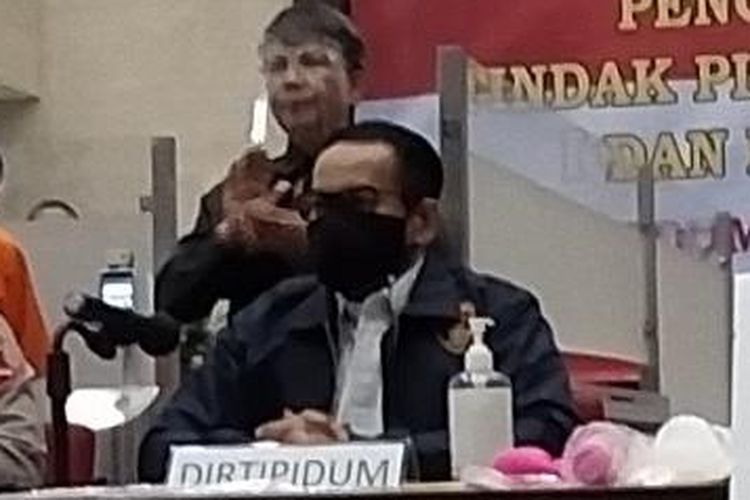 Direktur Tindak Pidana Umum Bareskrim Polri Brigjen Andi Rian dalam konferensi pers Pengungkapan Tindak Pidana Perjudian dan Pornografi, di Gedung Bareskrim, Mabes Polri, Jakarta, Selasa (26/10/2021). (Foto: Rahel Narda)
