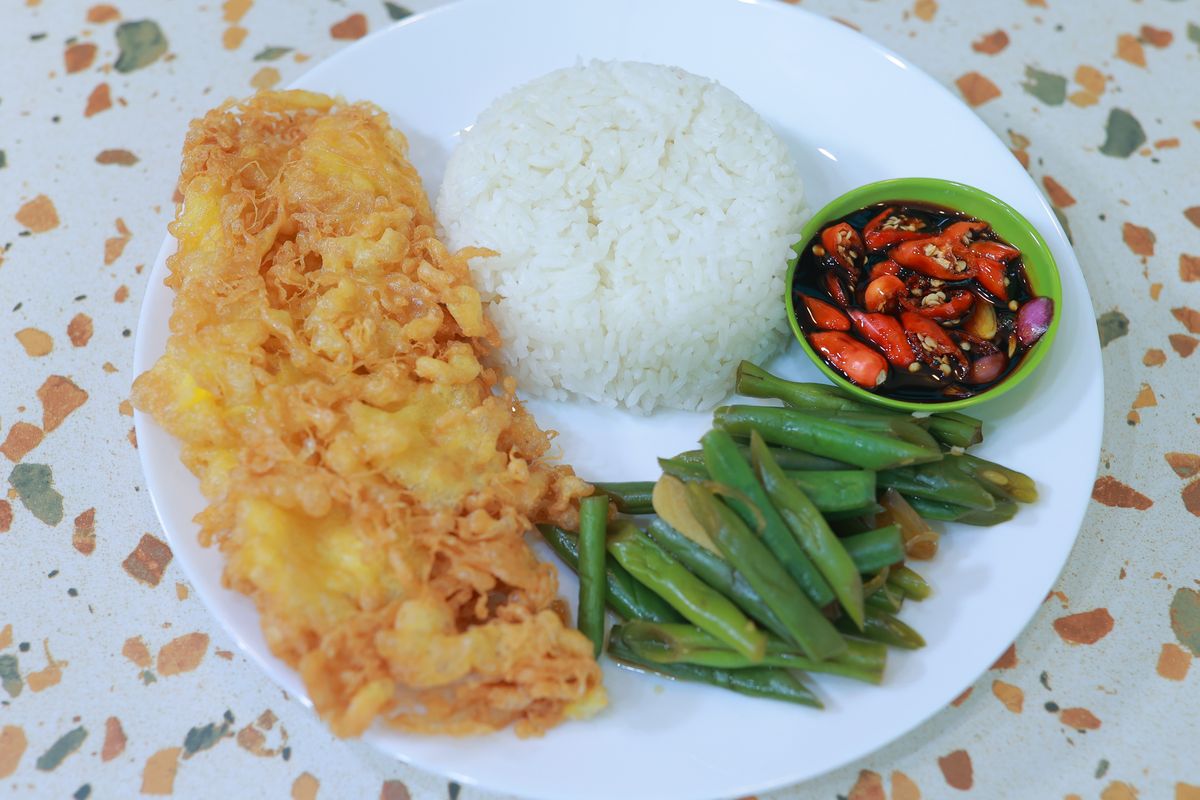 Nasi Telur Krispi ala Jogja dari Nasi Liman.