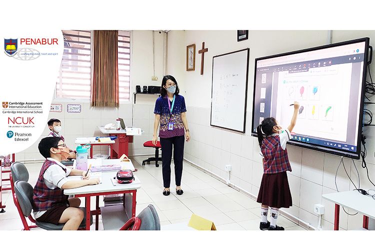 Cambridge Curriculum yang diadopsi BPK PENABUR Jakarta mengedepankan pembelajaran aktif dan interaktif. 