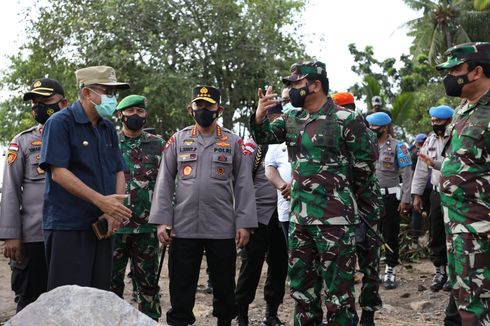 Pastikan Distribusi Bantuan, Panglima TNI dan Kapolri Tinjau Lokasi Bencana di NTT