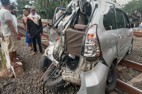 Kecelakaan Maut Kereta Vs Xenia di Banyumas, 1 Tewas
