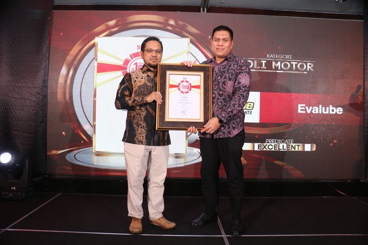 Evalube berhasil menjuarai penghargaan Indonesia Original Brand (IOB) 2023, kategori oli motor
