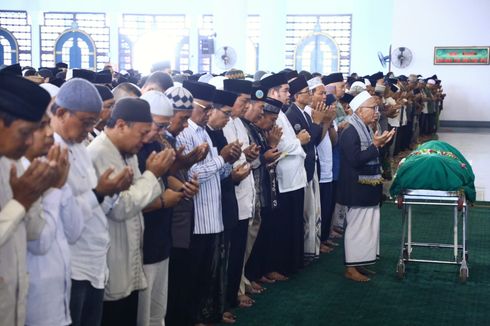 Imam Besar dan Takmir Pertama Masjid Al Akbar Surabaya Meninggal