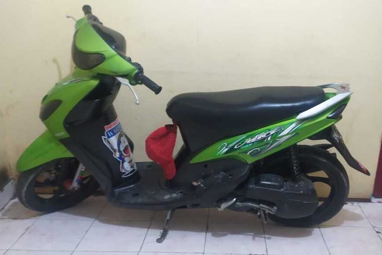 Sepeda motor hasil curian yang dijual pelaku di situs online kepada pemiliknya diamankan Polsek Bukit Raya Pekanbaru. 