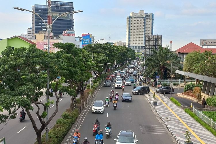 Kondisi arus lalu lintas di Jalan Raya Margonda pada hari pertama puasa, Kamis (23/3/2023).