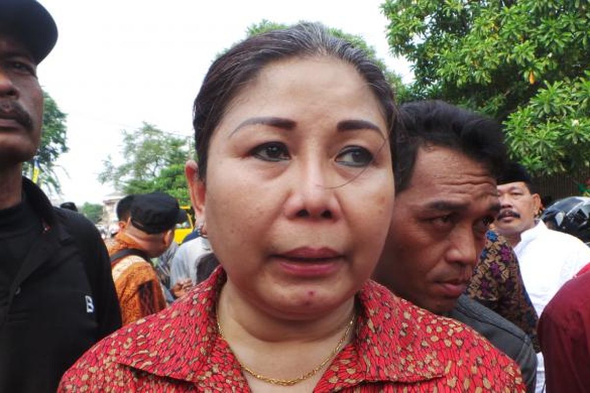 Anggota fraksi Partai Demokrasi Indonesia Perjuangan (PDI-P) DPRD DKI Jakarta Siegvrieda Lauw, di Kedoya Utara, Jakarta Barat, Kamis (10/11/2016).
