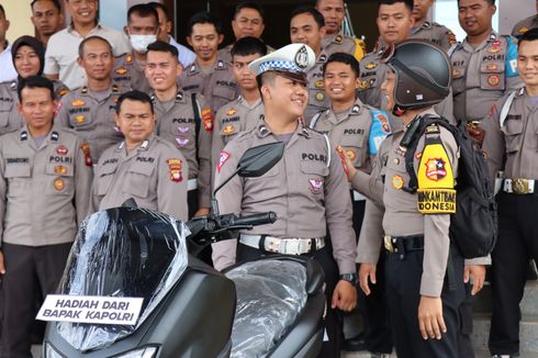 Polisi yang Ganjalkan Motor untuk Cegah Tabrakan Beruntun Dapat Hadiah dari Kapolri