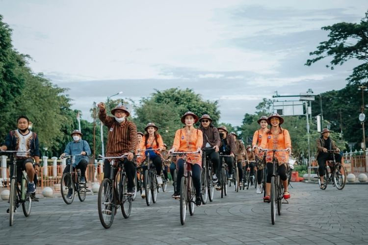 Penyuluhan digital bertajuk ?Urip Iku Urup? yang digelar berbarengan dengan kegiatan bersepeda santai di Yogyakarta.