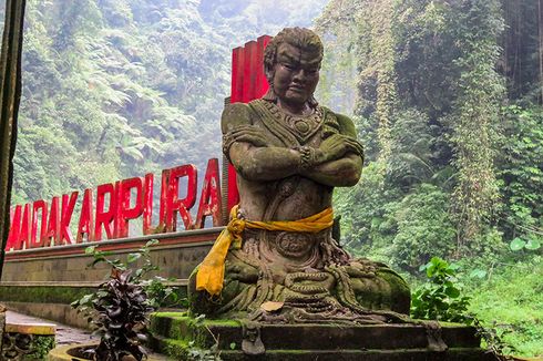 Takut Karena Gunung Bromo Erupsi, Kamu Bisa Pergi ke Air Terjun Madakaripura