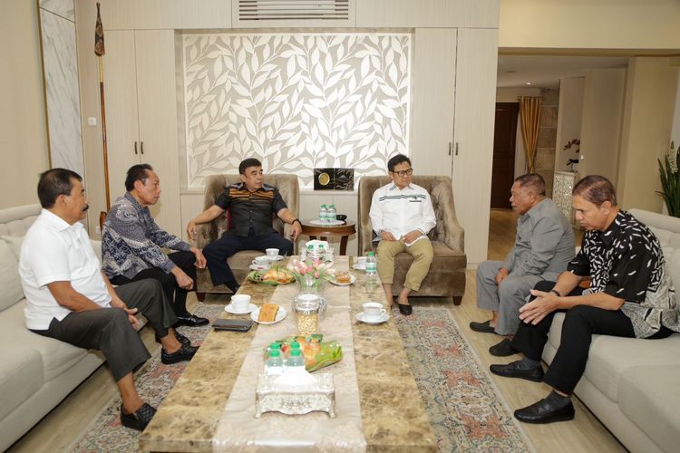 Ketua Umum PKB Muhaimin Iskandar (Cak Imin) didatangi 5 pensiunan jenderal TNI di kediamannya di Widya Chandra, Senayan, Jakarta, Kamis (21/9/2023). 