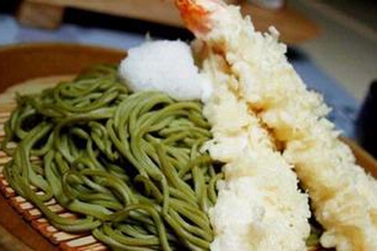 Soba dingin, mi tradisional khas Jepang.