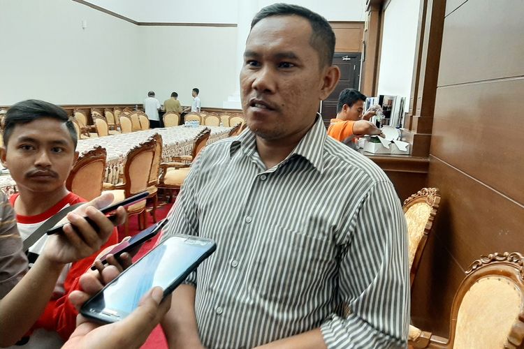 Muntaal (42) Warga Banten yang dievakuasi dari Papua saat ditemui di Kawasan Pusat Pemerintahan Provinsi Banten (KP3B), Senin (7/10/2019).