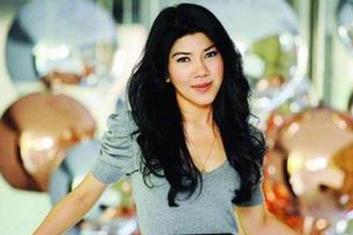 Setelah VNC berkembang baik, Dewi Ivo justru memutuskan melepas perusahaan sepatu ini, dan memilih menekuni bisnis properti yang sudah lama menarik perhatiannya.