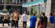 Ditemani Ibu Iriana, Jokowi Tiba di Acara Reuni Angkatan 80 Fakultas Kehutanan UGM