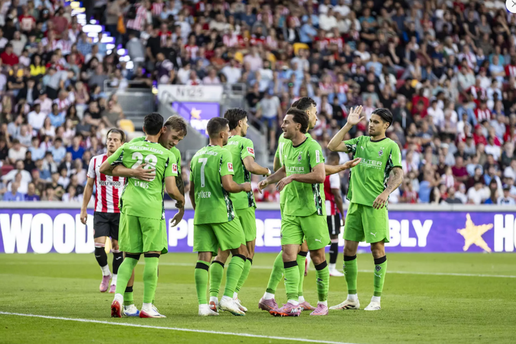 Kevin Diks dan Borussia Monchengladbach hampir mengalami kekalahan saat melawan tim Inggris, Brentford. Laga Brentford vs Borussia Monchengladbach bergulir di Gtech Community Stadium pada Jumat (8/8/2025) atau Sabtu dini hari WIB, kedua tim harus puas berbagi poin dengan hasil akhir 2-2.