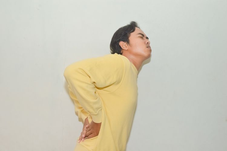 Ilustrasi sakit punggung bawah karena Hernia Nukleus Pulposus