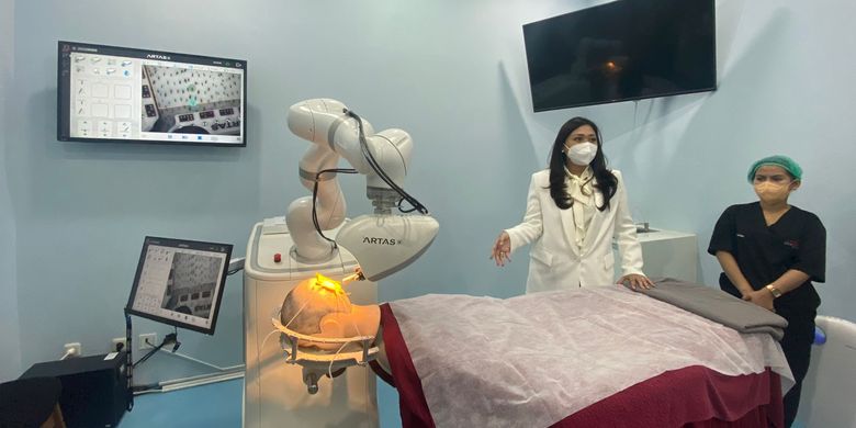 The Clinic Beautylosophy menghadirkan layanan robotic hair transplantation pertama di Indonesia dan Asia Pasific