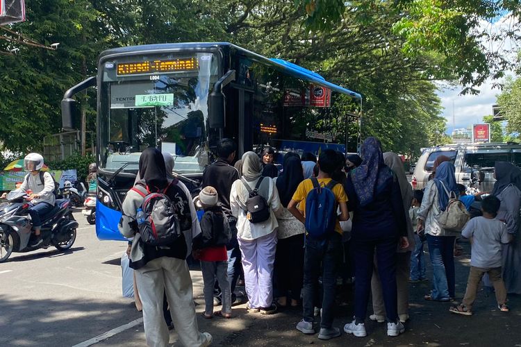 Jelang HUT RI, Khofifah Beri Diskon Tarif Trans Jatim Jadi Rp 81