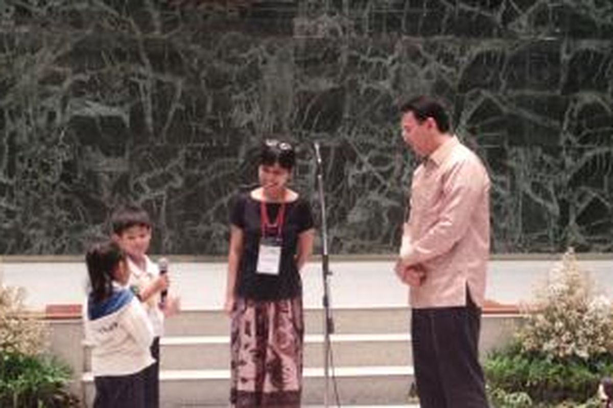 Pelaksana Tugas (Plt) Gubernur DKI Jakarta Basuki Tjahaja Purnama saat menerima siswa SD Gemala Ananda, Jakarta, Kamis (19/6/2014).