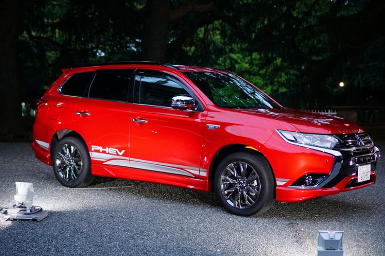 Empat model mobil buatan Mitsubishi yang memegang sejarah penting pada 100 tahun kehadiran perusahaan tersebut di industri otomotif. Terdapat Model A, Mitsubishi Pajero, MItsubishi Lancer Evolution VI dan Outlander PHEV