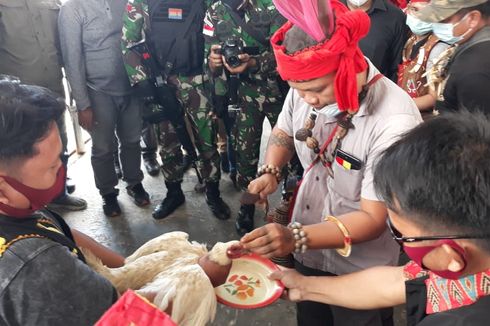 7 Warga Adat Dayak yang Ditangkap karena Melintas Batas Negara Dipulangkan, Disambut dengan Ritual