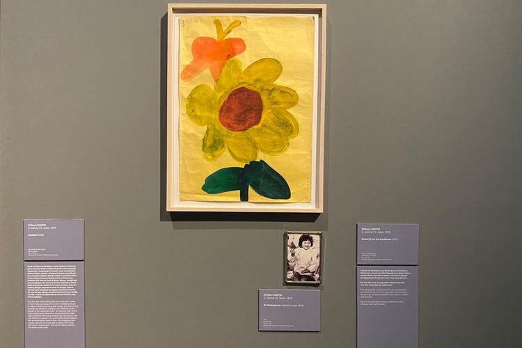 Lukisan pertama Chiharu Shiota saat usia lima tahun, berjudul Butterfly on the Sunflower, yang dibuat tahun 1977. 
